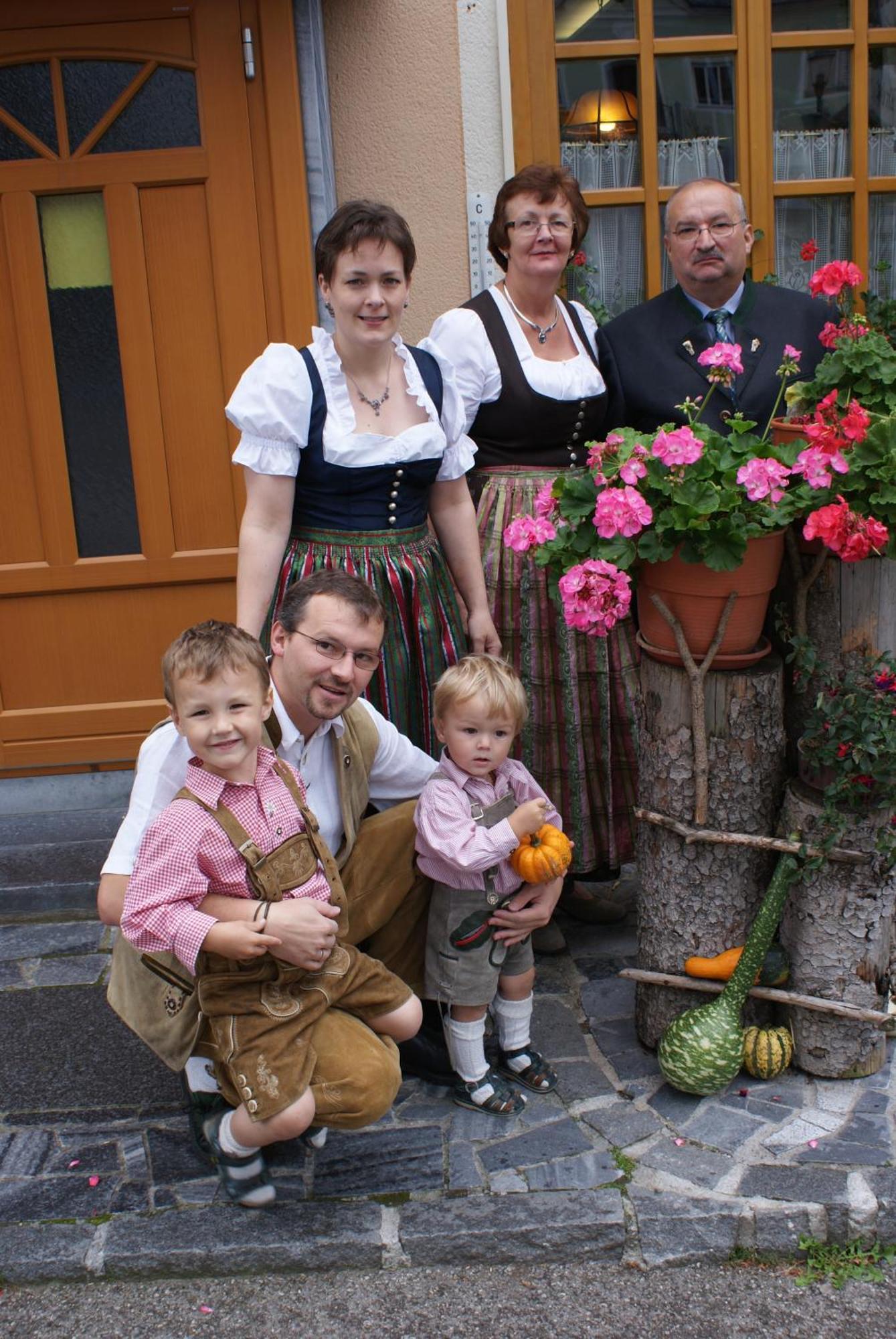 ホテル Gasthof Zur Kirche Kottes エクステリア 写真